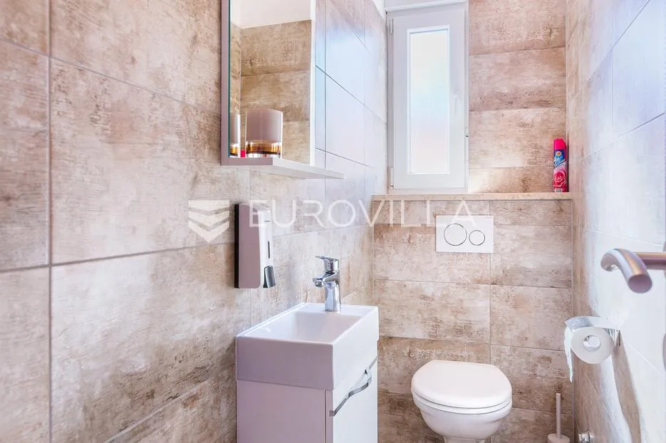 istra, medulin, velika samostojeća kuća sa 7 apartmana 100 m od mora - slika 50