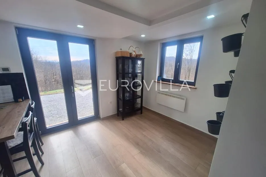 karlovac, mala švarča, kuća 145 m², novouređena, velika parcela, mirna lokacija - slika 7