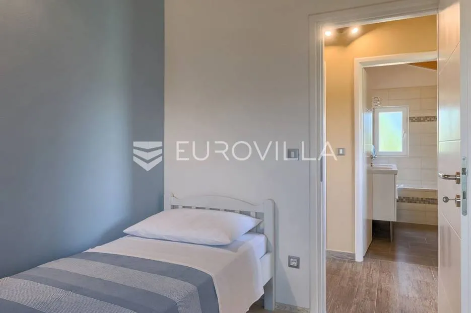 istra, fažana, villa sa bazenom i direktnim pogledom na fažanu i brijune - slika 33