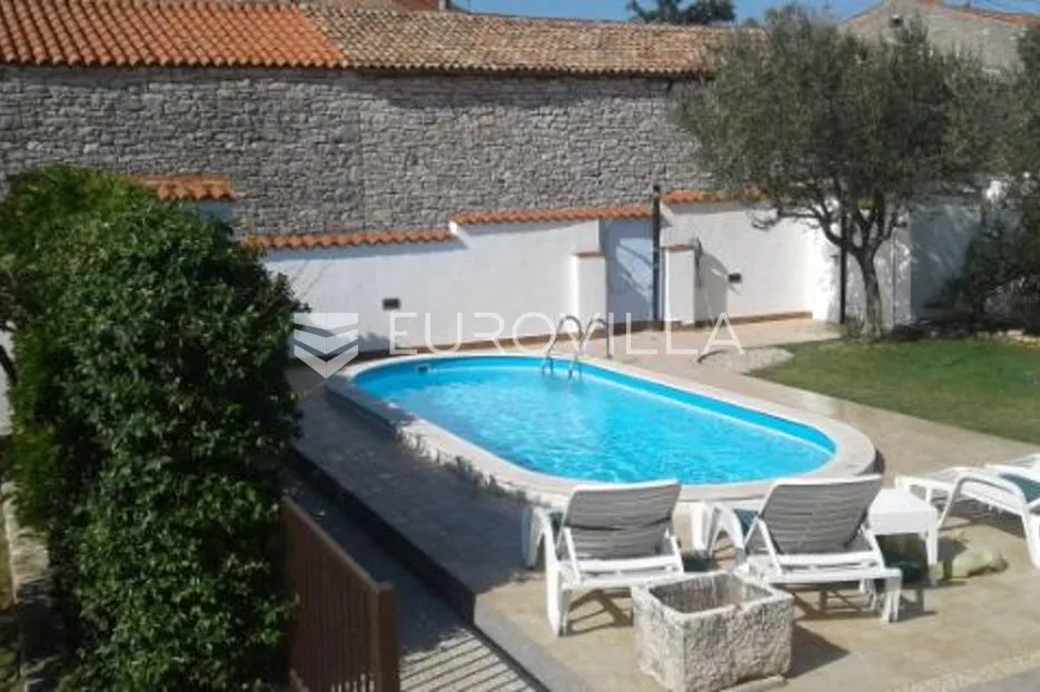 istra, peruški, renovirana kamena kuća 60m2 s bazenom na mirnoj lokaciji - slika 3