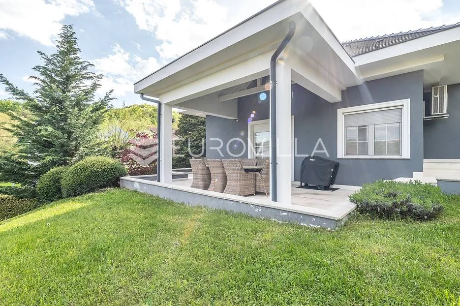 zagreb, jelekovići, prekrasna vila nkp 303,5 m2 na parceli 1786 m2 - slika 5