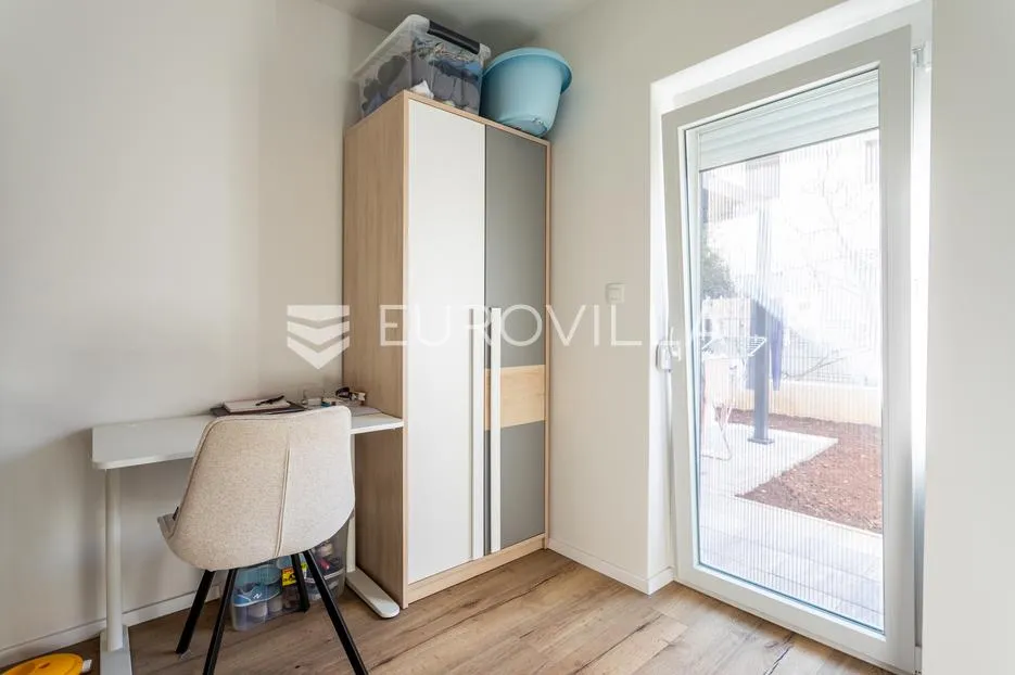 solin, poslovni prostor, uređen kao dvosobni stan, ukupne površine 67 m² - slika 9