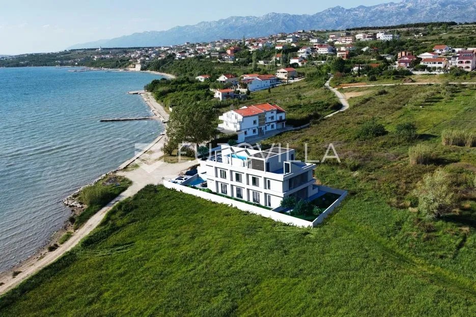 luksuzni apartman s bazenom i vrtom, prvi red do mora, rtina ražanac, s1 - slika 14
