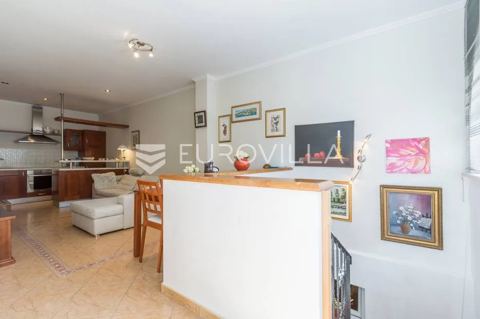 istra, rovinj, stan u prizemlju s velikom konobom u podrumu 89 m2 - slika 2