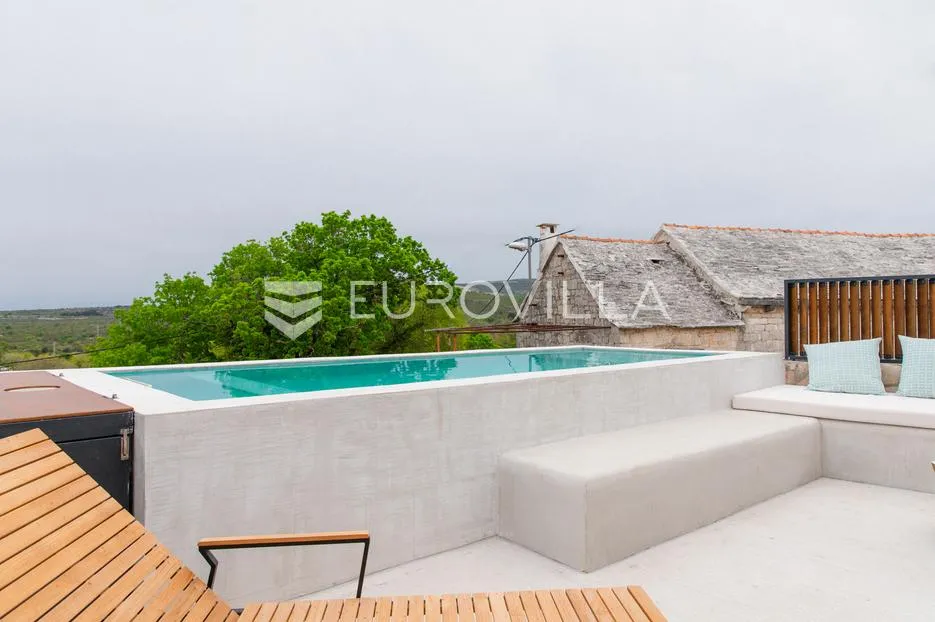 brač, pučišća, unikatna kamena vila - slika 17