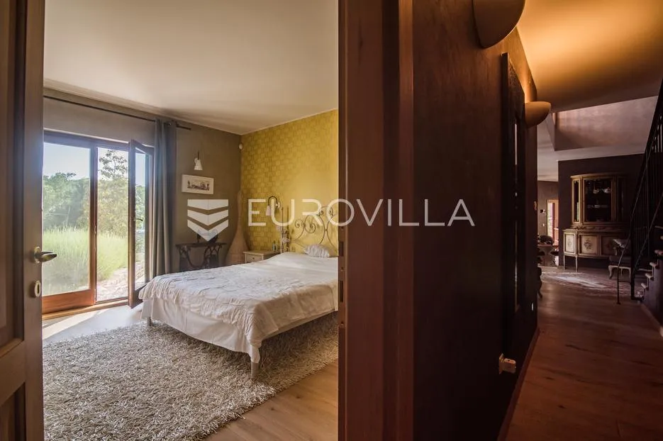 istra, šorići, luksuzna kamena kuća, 388 m², s bazenom i građevinskim zemljištem 4621 m² - slika 41