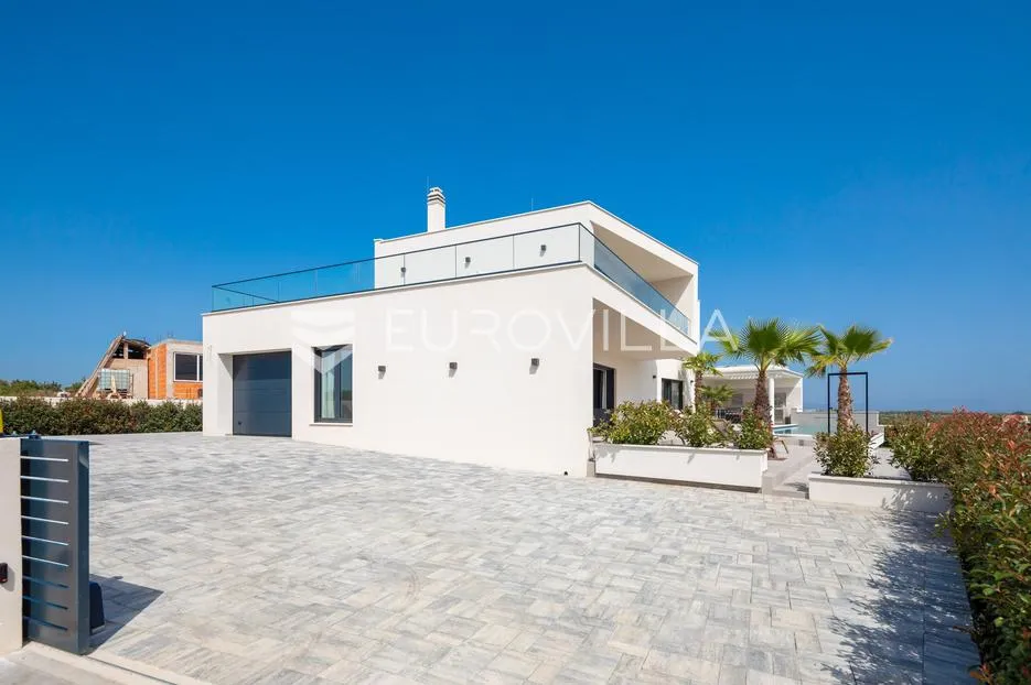 vodice, moderna vila s bazenom i pogledom na more, 332,92 m² - slika 45