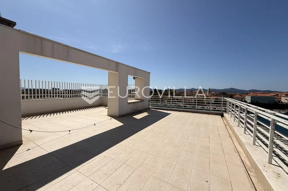zadar, tiz, ekskluzivan penthouse s panoramskim pogledom na more, terasom, garažnim mjestom - slika 20