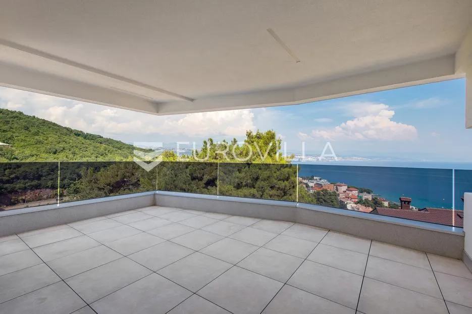Opatija, Centar, prekrasan trosoban u novogradnji s pogledom na more NKP 110.54 m2