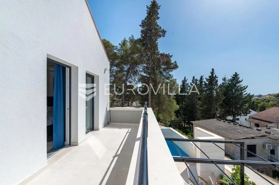 brač- prekrasna moderna vila s bazenom - slika 10