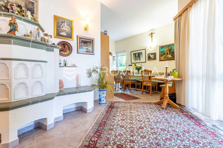 brač, prekrasna vila s velikom okućnicom 20 m od mora - slika 20