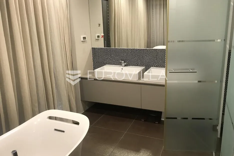 istra, rovinj, luksuzni penthouse nkp 186m2 na super lokaciji s dva garažna mjesta - slika 21