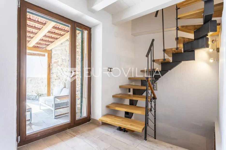 hvar, vrbanj, renovirana kamena kuća - slika 26