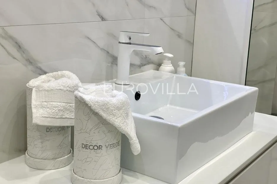 istra, pula, luksuzan, moderno opremljen trosoban stan 85 m² - slika 10