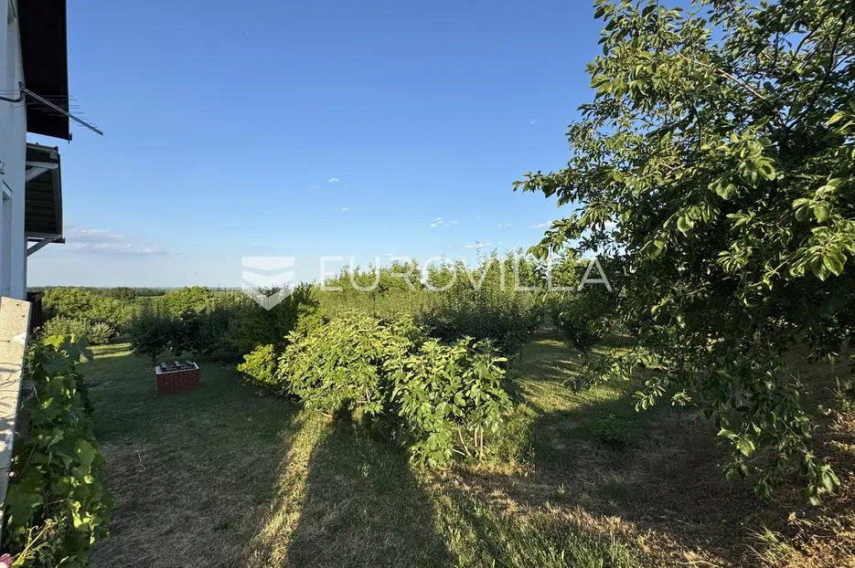 mandićevac, prekrasna katnica 150 m2 na zemljištu od 2854 m2 - slika 32
