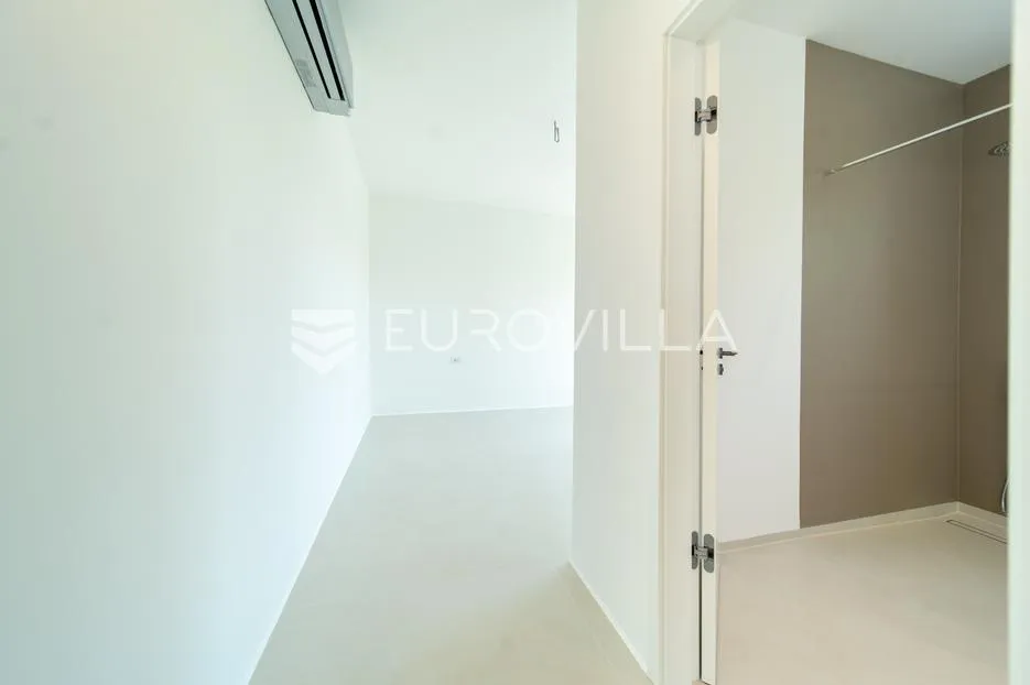 otok rab, barbat, moderan penthouse 107 m², krovna terasa - slika 13