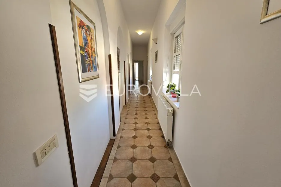 osijek, donji grad, adaptirana kuća s velikim potencijalom, 700 m², plac 947 m² - slika 31