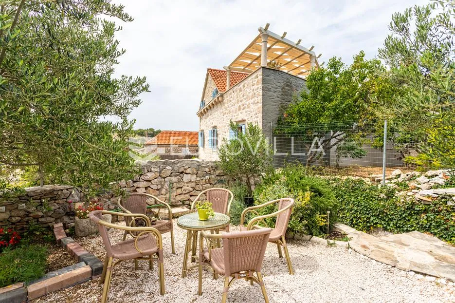 brač, milna, jedinstvena kamena vila na odličnoj lokaciji - slika 30