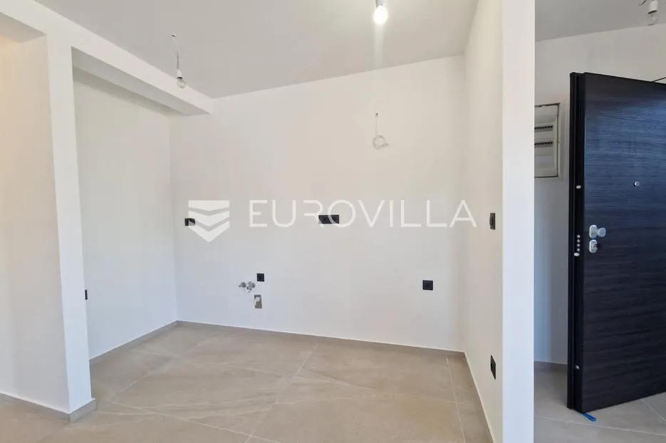 vir, novogradnja, trosobni apartman s vrtom - slika 16