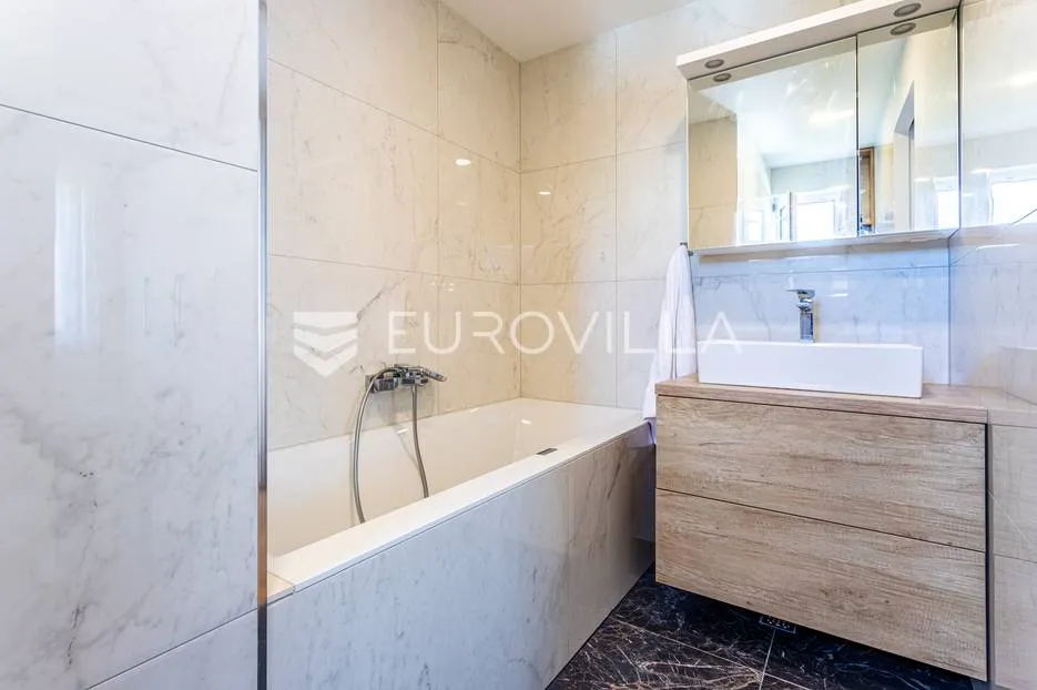 split, bol, moderan penthouse, 4 spavaće sobe - slika 14