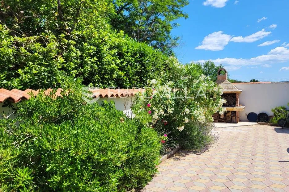 istra, okolica višnjana, apartmanska kuća 500 m² s bazenom i 4 stambene jedinice - slika 9