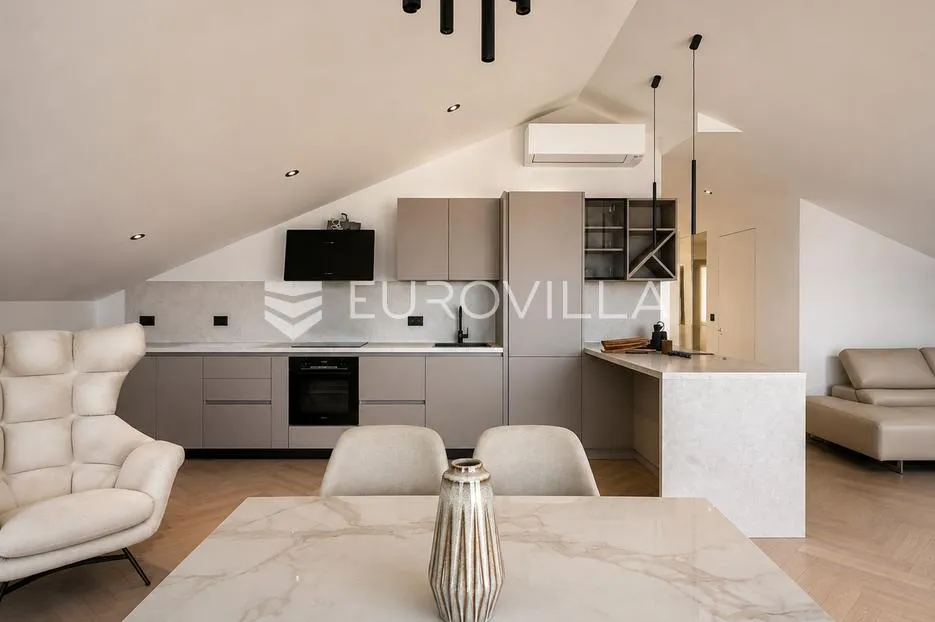 opatija, centar, luksuzan četverosoban penthouse 204 m², 200 m od mora - slika 6