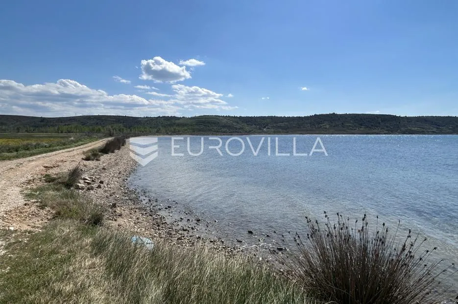 luksuzni apartman s bazenom i vrtom, prvi red do mora, rtina ražanac, s1 - slika 18