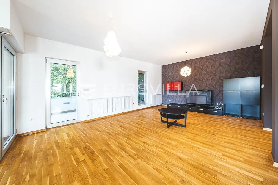 zagreb, jelenovac, prostoran luksuzan četverosoban stan s balkonom i vrtom, te dvije garaže, 202 m² - slika 8