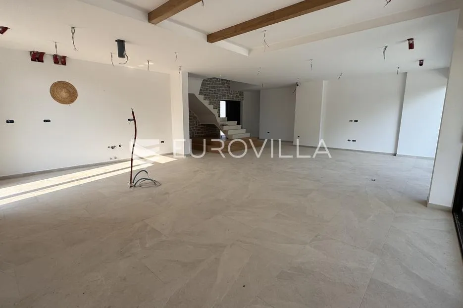 istra, tinjan - ekskluzivna vila s bazenom i sportskim terenom na 2935 m2 - slika 20