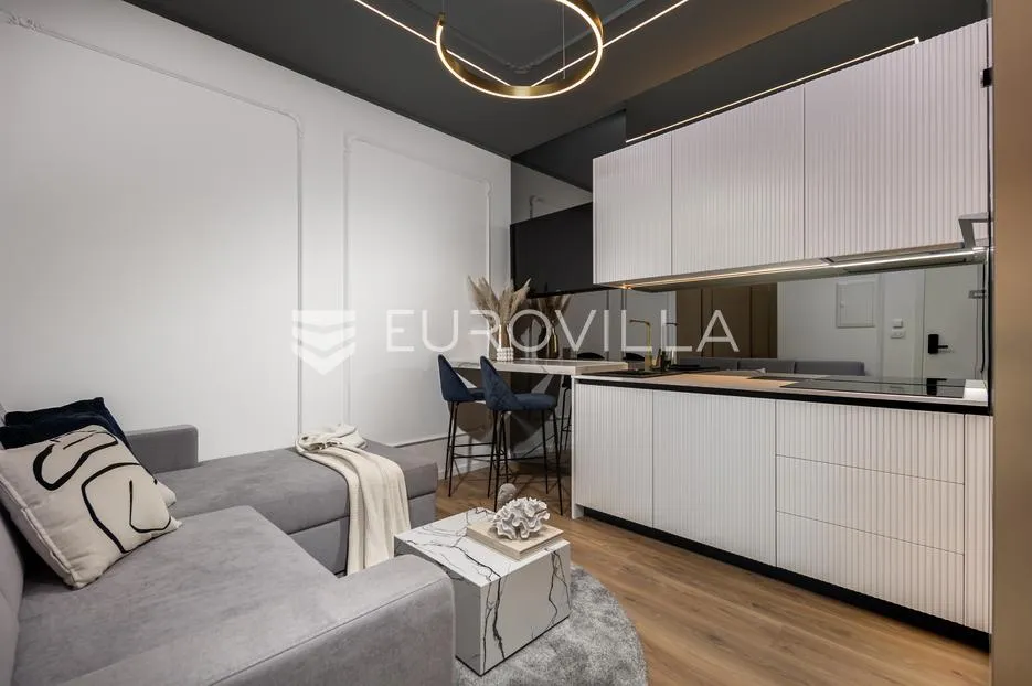 rijeka, centar, novouređen luksuzan stan nkp 105 m2 s tri apartmana - slika 20