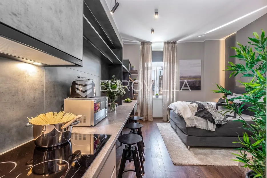 rijeka, centar, novouređen luksuzan stan nkp 78 m2 s tri apartmana - slika 24