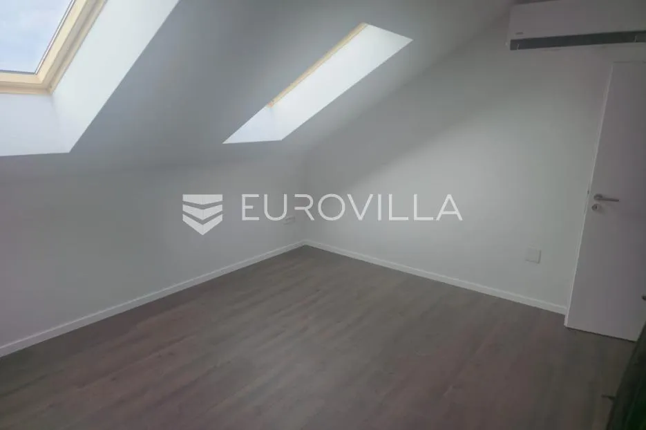karlovac, zvijezda, poslovni prostor 51 m², novouređen, centar grada - slika 2