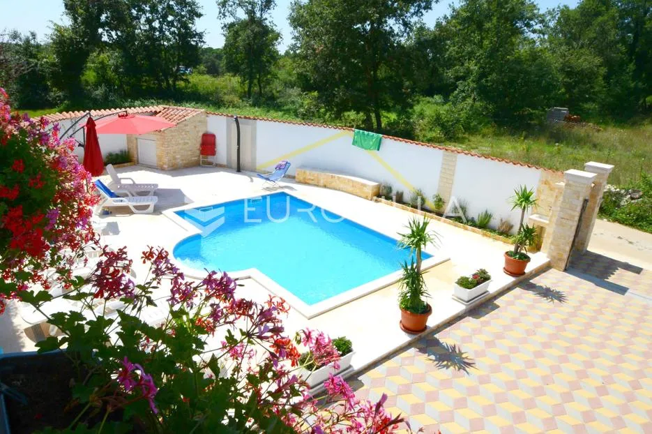 istra, okolica višnjana, apartmanska kuća 500 m² s bazenom i 4 stambene jedinice - slika 5
