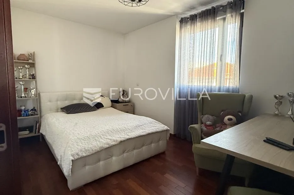 zadar, borik dizajnerski moderno uređen trosoban stan na prvom katu 96 m² - slika 6