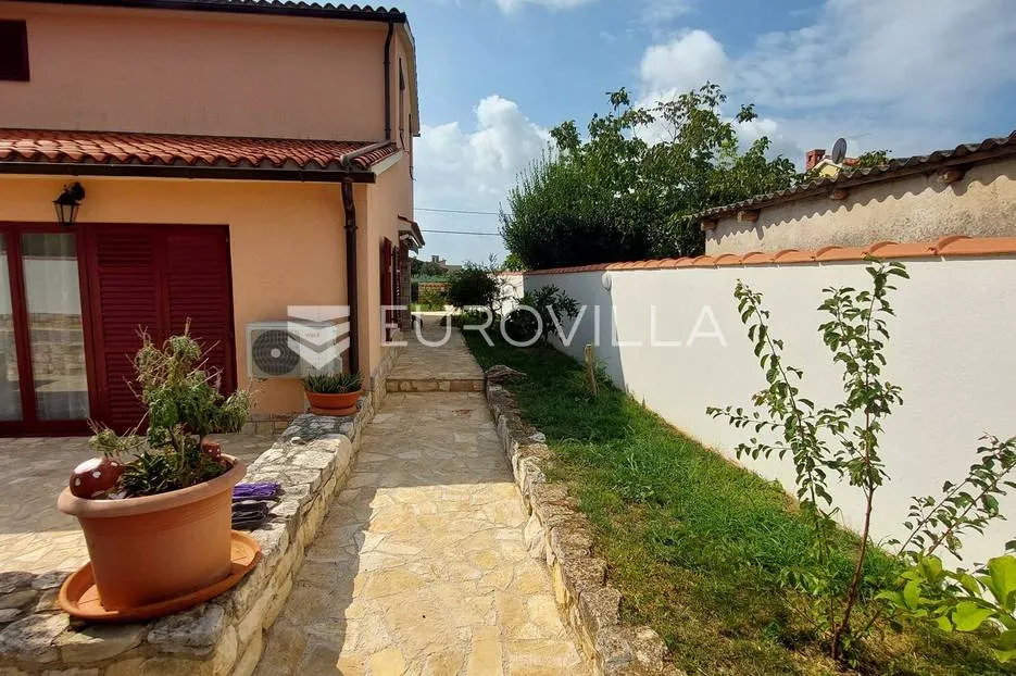 Galižana, apartmanska kuća s garažom i maslinikom - Galižana, Vodnjan