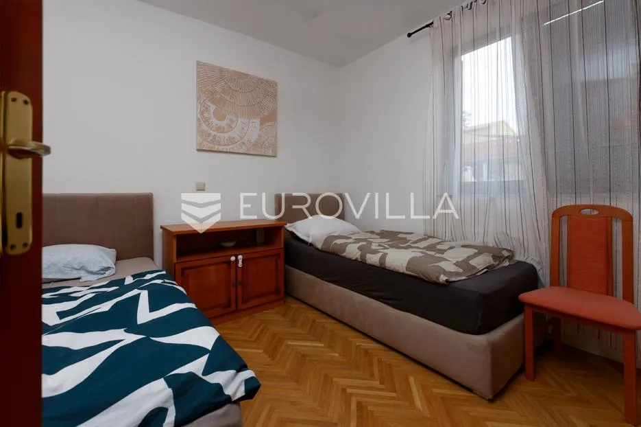 krk, uređen trosoban apartman s prostranom terasom - slika 6
