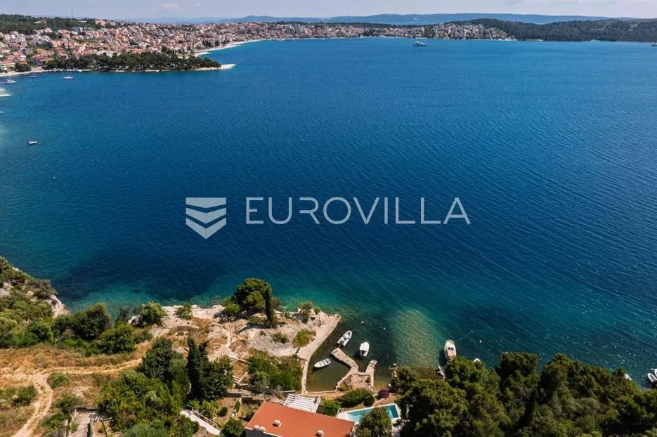 trogir, dalmatinska vila s bazenom u prvom redu do mora - slika 22
