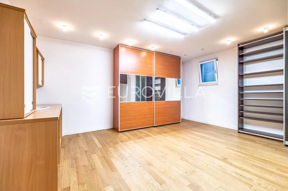 zagreb, blato, luksuzna dvojna kuća 320 m² - slika 16
