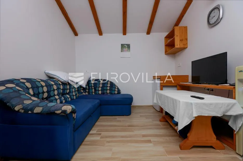 krk, malinska, šarmantna kuća u nizu od 100 m² s dodatnim studiom apartmanom - slika 17