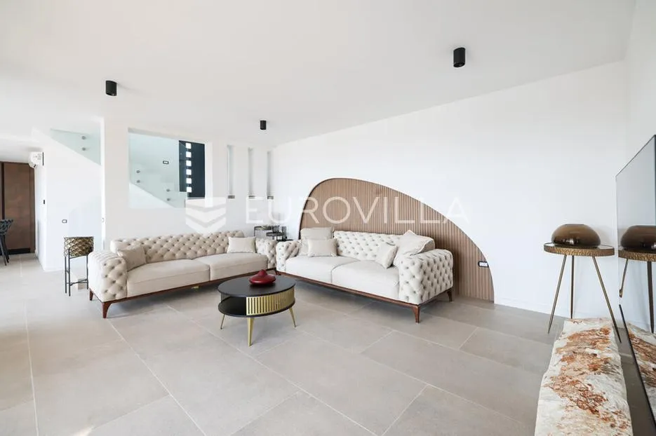zadar, maslenica, luksuzna vila s bazenom i neometanim pogledom na more 254 m² - slika 12