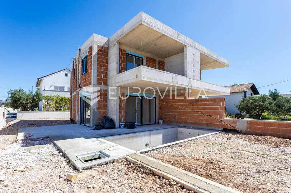 vodice, dvoetažni stan s bazenom i vrtom u izgradnji, 100,34 m² - slika 6