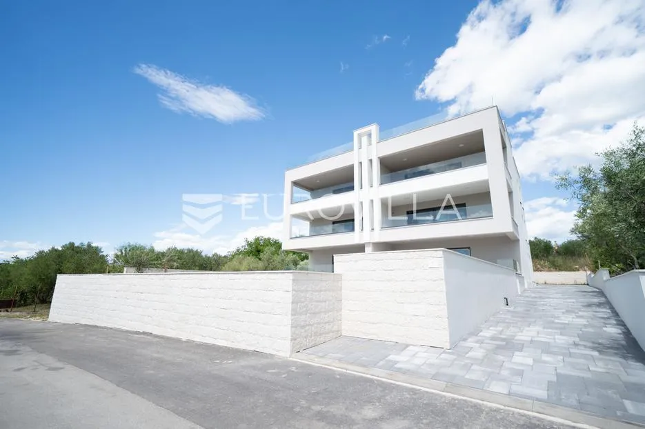 zadar, crno, moderan trosoban stan s bazenom, 95 m² - slika 3