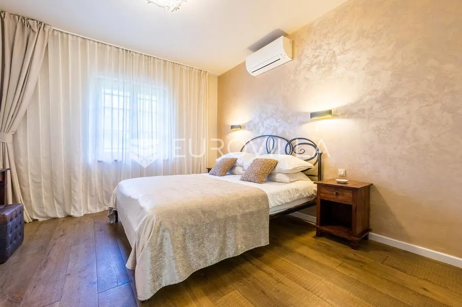 šibenik, martinska, prekrasna kamena vila s bazenom, vrtom i igralištem - slika 16