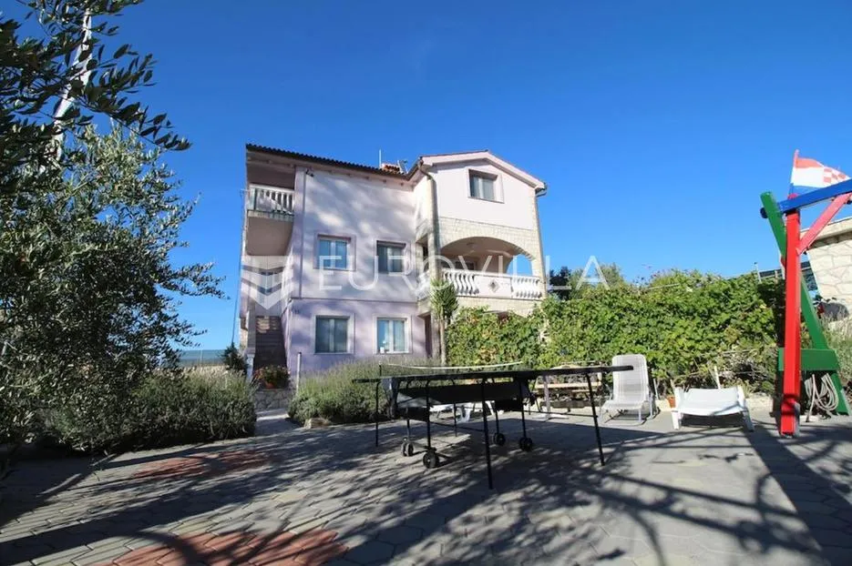 Zadar, Vrsi, lijepa kuća s apartmanima i vrtom