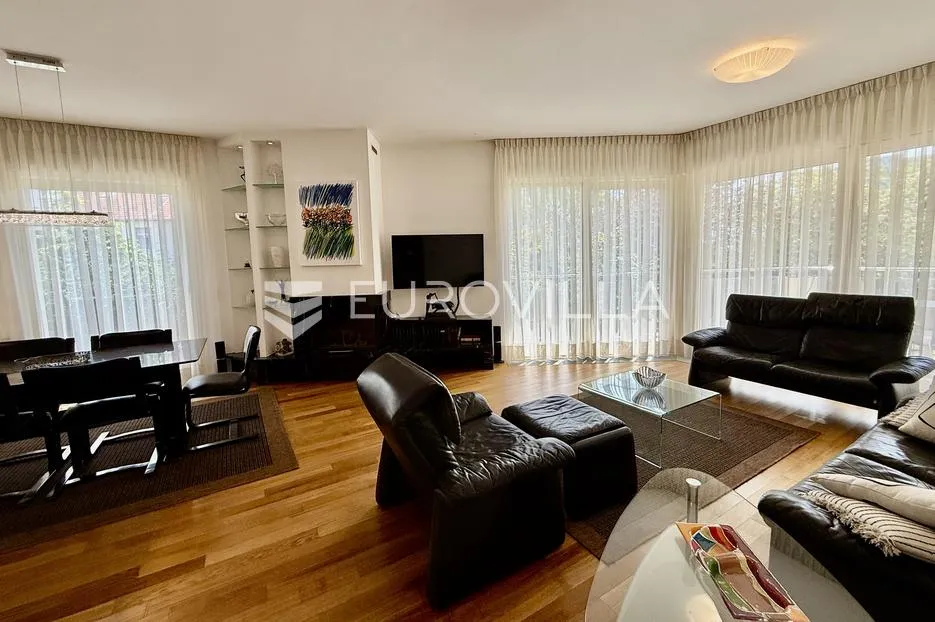 Zagreb, Srebrnjak četverosoban 140m2 + dva parkirna mjesta u garaži