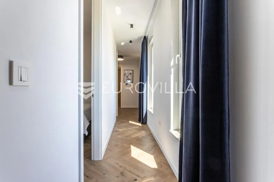vodice, luksuzna vila s bazenom, novogradnja, parcela 480 m² - slika 19