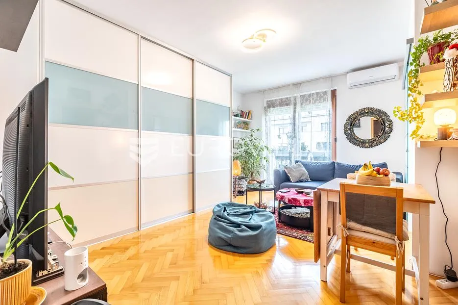 Zagreb, Vrbani III, komforan dvosoban stan sa spremištem, 41 m²