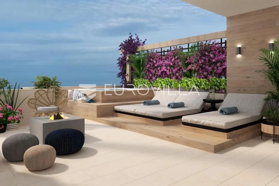split, prekrasan penthouse s pogledom na more i grad - slika 11