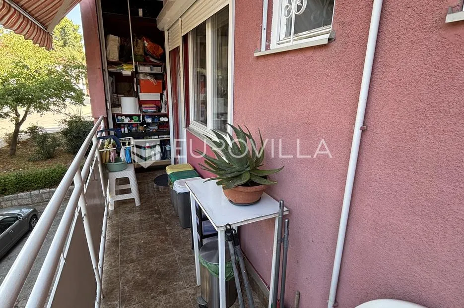 pula, centar, dvosoban stan na traženoj lokaciji s dva balkona - slika 14