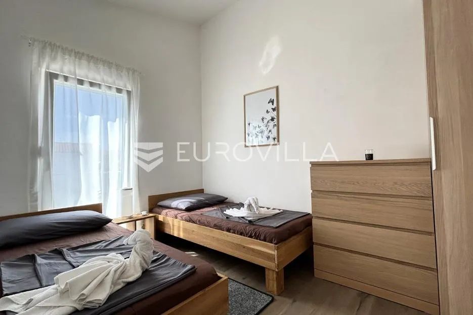 vir, atraktivna apartmanska kuća s 4 stambene jedinice udaljene 150 m od plaže - slika 24